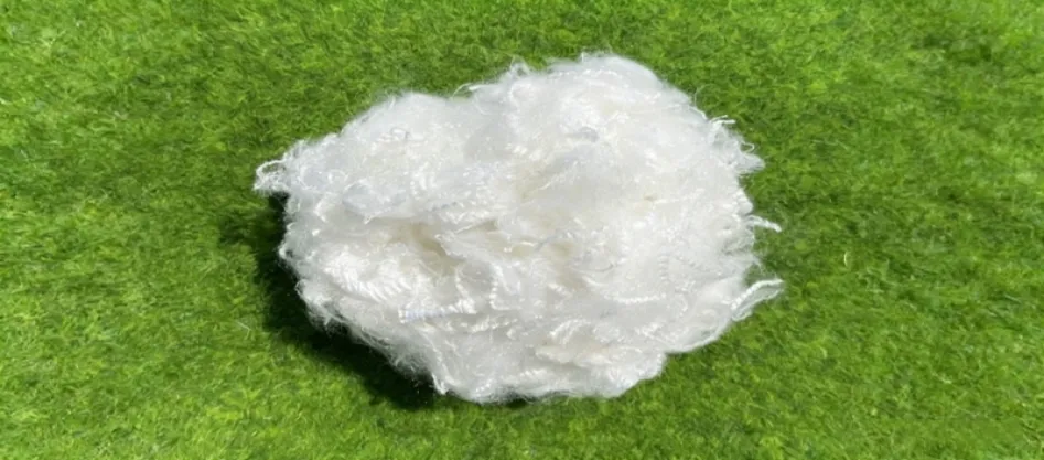 Is polyester een natuurlijke vezel?